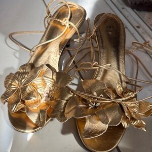 ZARA Metallic Gold Floral Lace-Up Sandals kitten heel  40 9